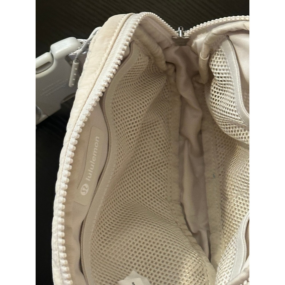 Lululemon Everywhere Belt Bag 1L White Opal Cream Crinkle Waist Pack Bag - Picture 5 of 5
